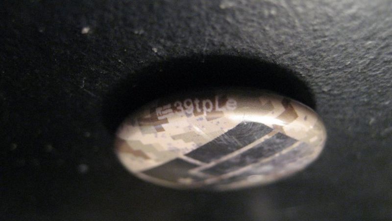 File:36tpLe button.jpg